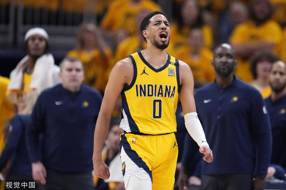 举起换人牌 举起换人牌